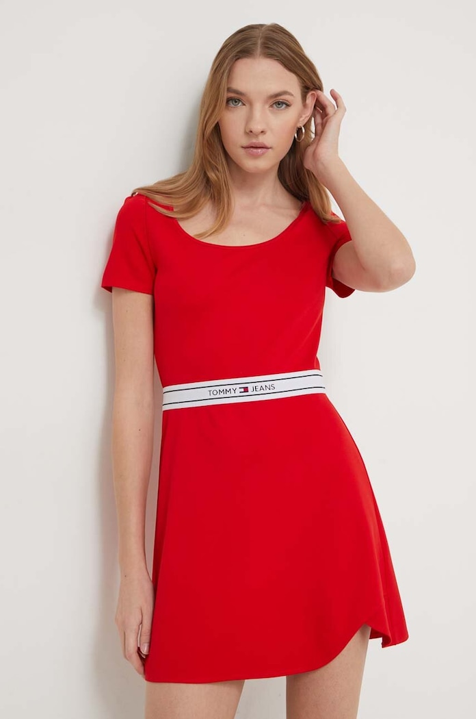 Рокля Tommy Jeans еластичен червен DW0DW17924