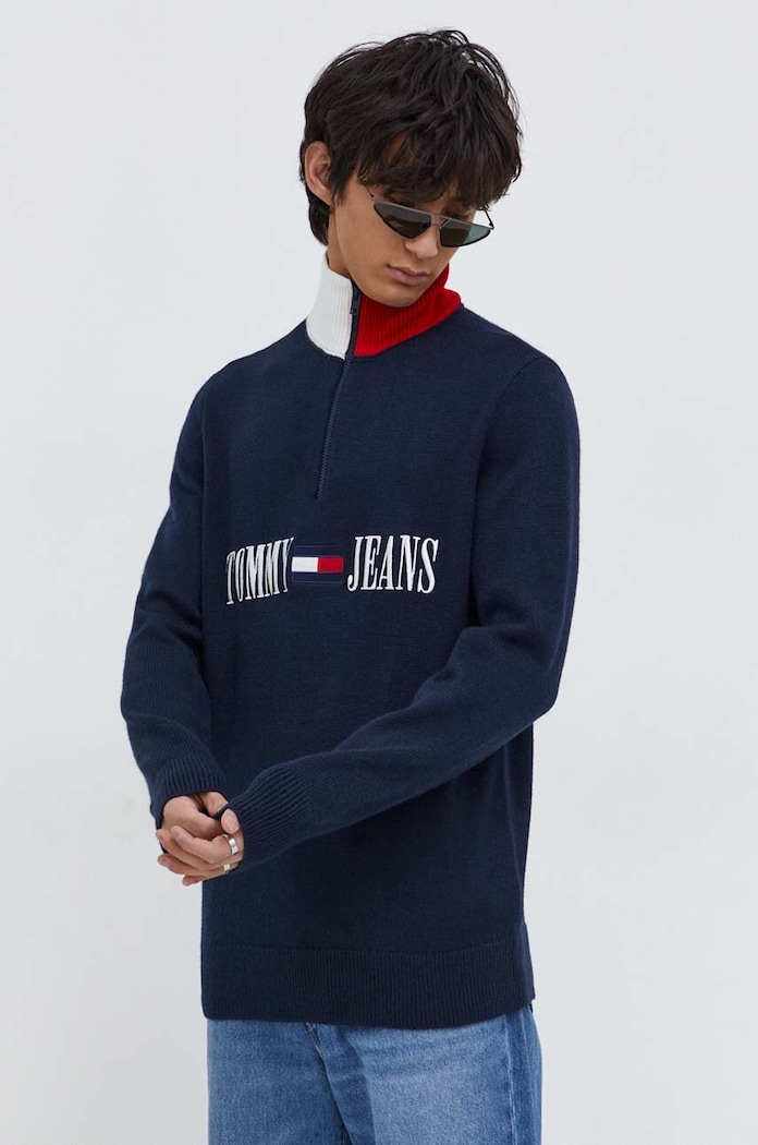 Tommy Jeans sweter aplikacja granatowy DM0DM18368