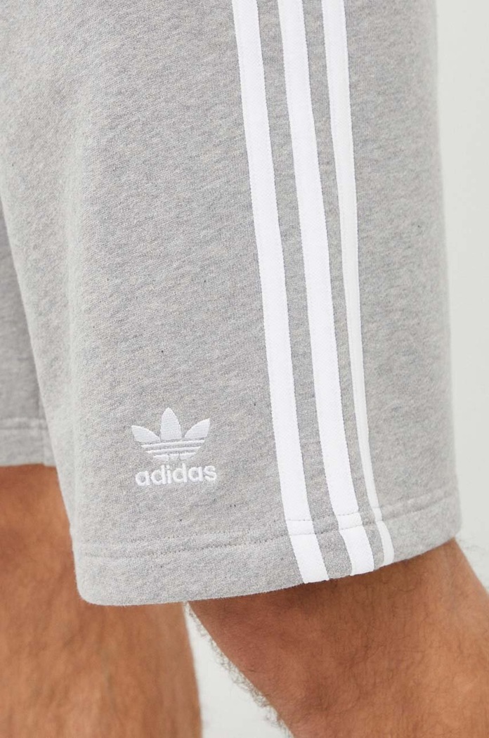 adidas Originals szorty bawełniane Adicolor 3-Stripes szary IU2340