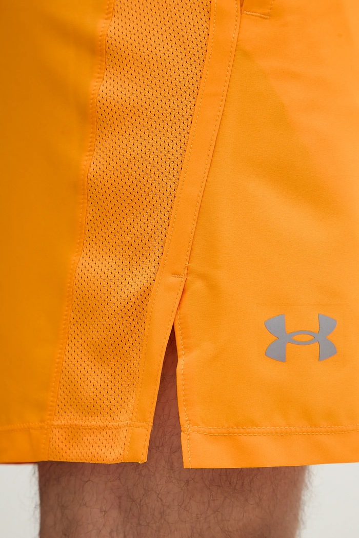 Under Armour szorty do biegania Launch pomarańczowy 1382620