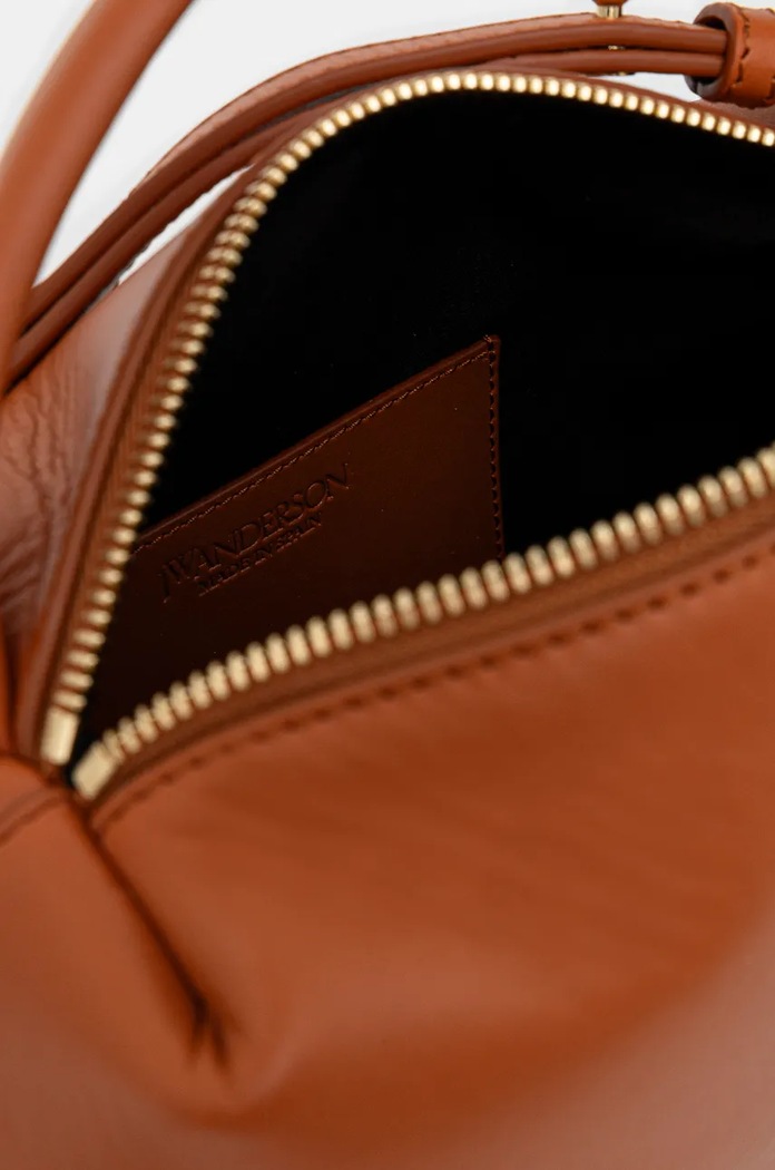 Кожаная сумочка JW Anderson The Jwa Small Corner Bag HB0619.LA0307.142 коричневый