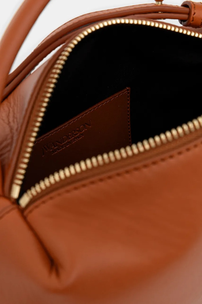 Кожаная сумочка JW Anderson The Jwa Small Corner Bag HB0619.LA0307.142 коричневый