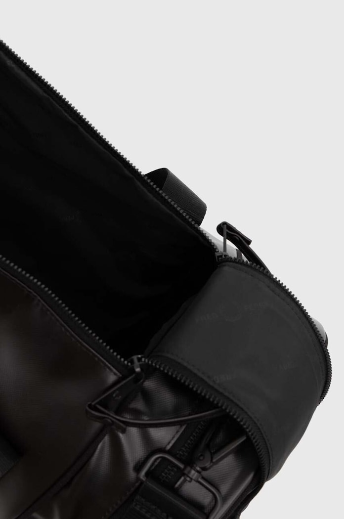 Taška Fred Perry Tonal Classic Barrel Bag Fred Perry čierna L7260.774