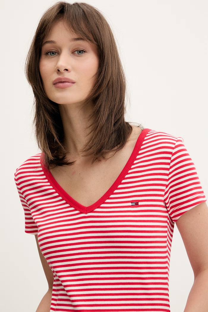 Tommy Jeans T-shirt damski bawełniany z elastanem czerwony DW0DW17385