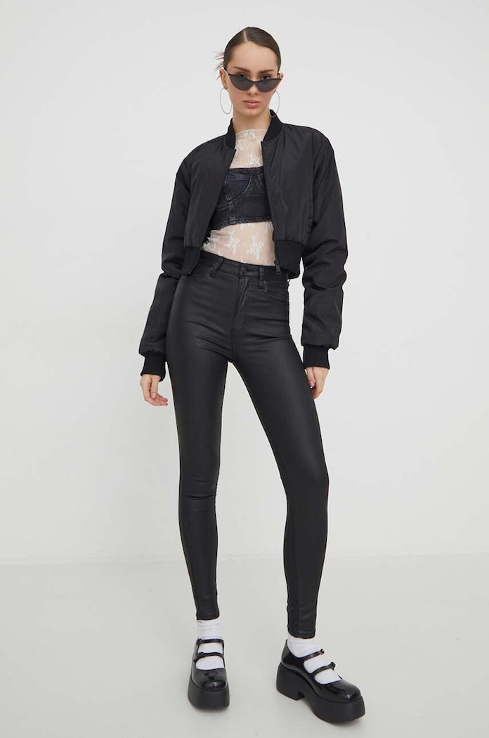Top od trapera Tommy Jeans DW0DW17699 crna SS24