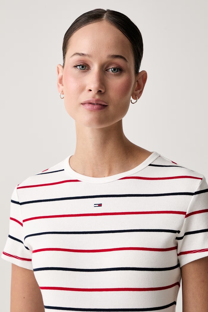 Tommy Jeans T-shirt basic damski bawełniany z elastanem biały DW0DW17383