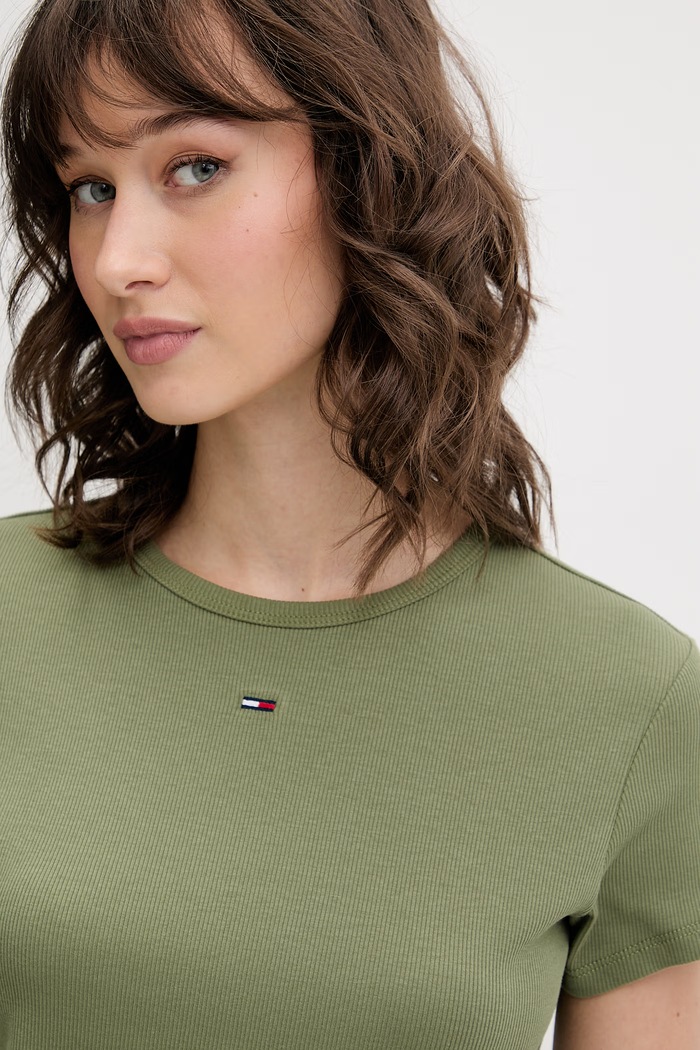 Tommy Jeans тениска basic дамска от памук с еластан зелен DW0DW17383