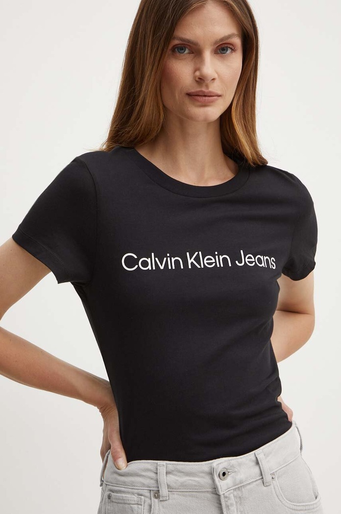 Памучна тениска Calvin Klein Jeans вталена черен J20J220253