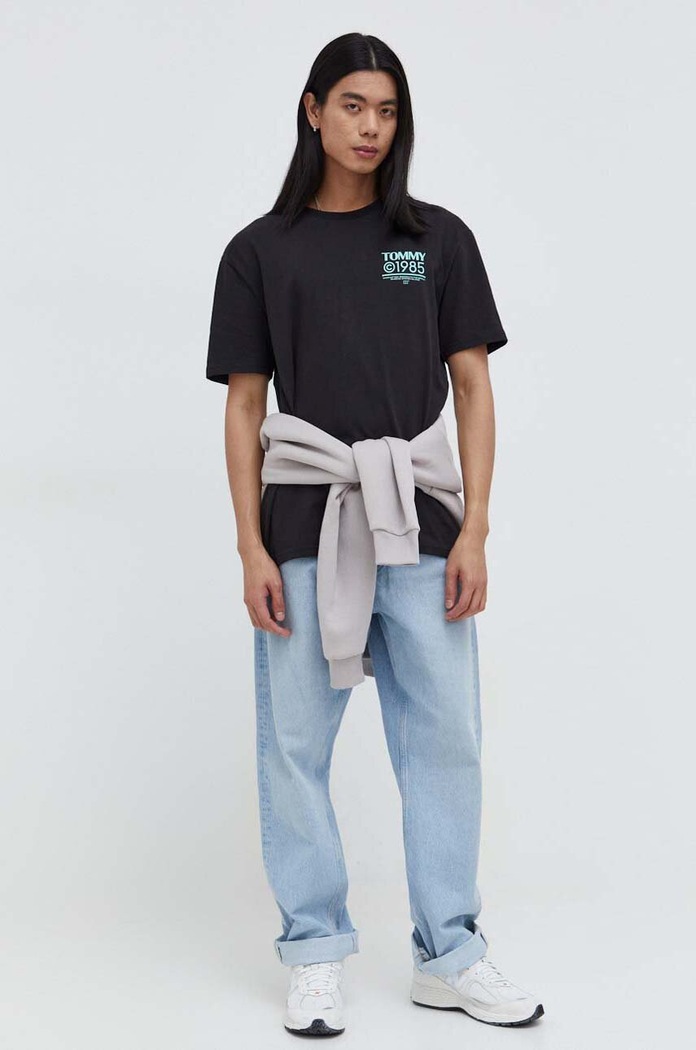 Bavlnené tričko Tommy Jeans DM0DM18284 čierna SS24