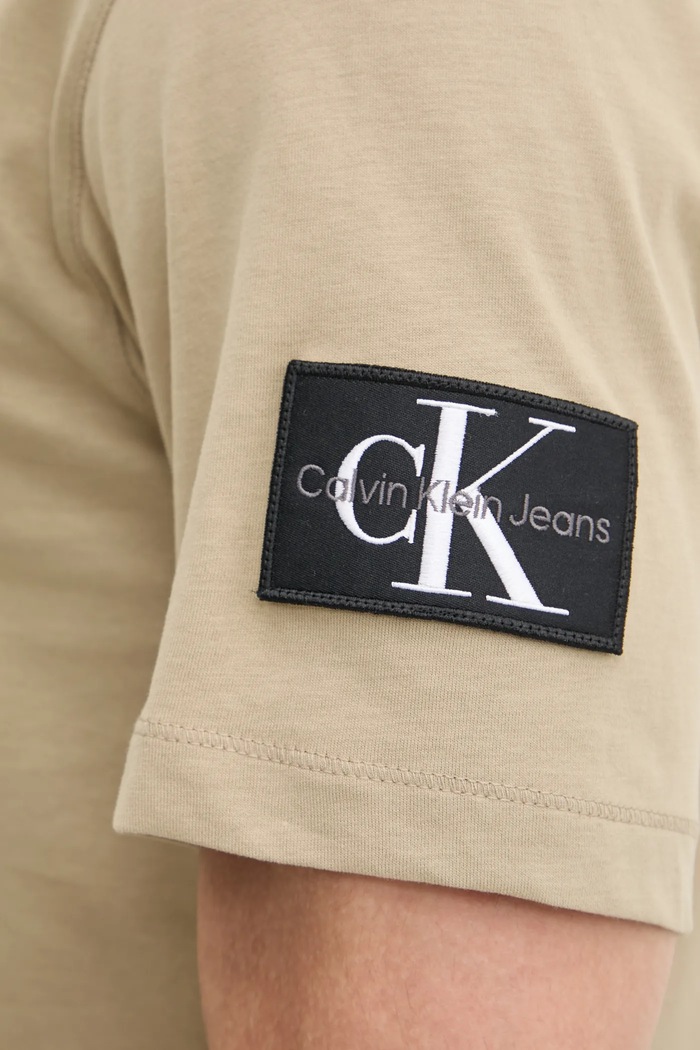 Βαμβακερό μπλουζάκι Calvin Klein Jeans J30J323484 πράσινο
