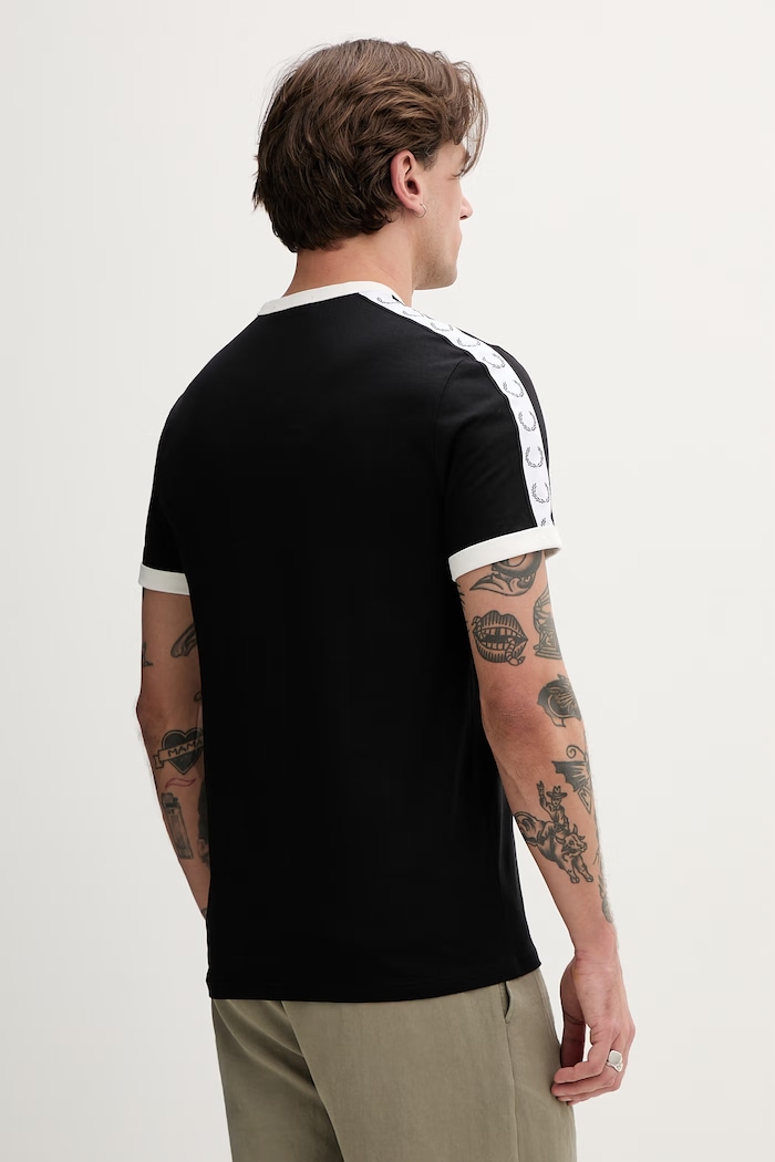 Abbigliamento Fred Perry t-shirt in cotone Taped Ringer M4620.102 nero