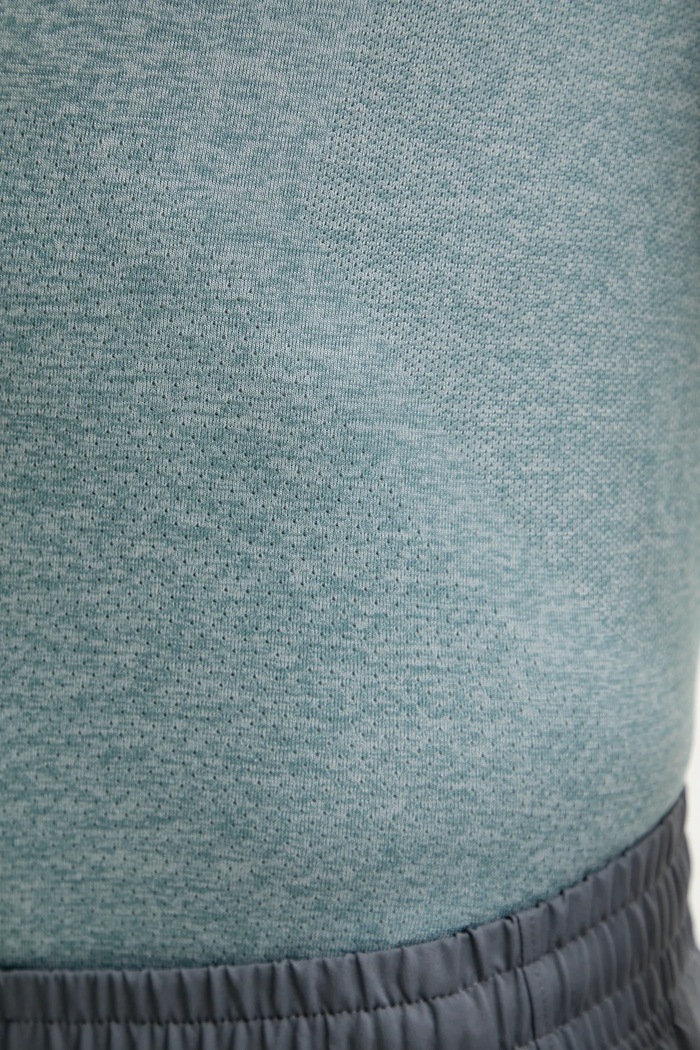 Under Armour t-shirt do biegania Seamless Stride 1375692 turkusowy