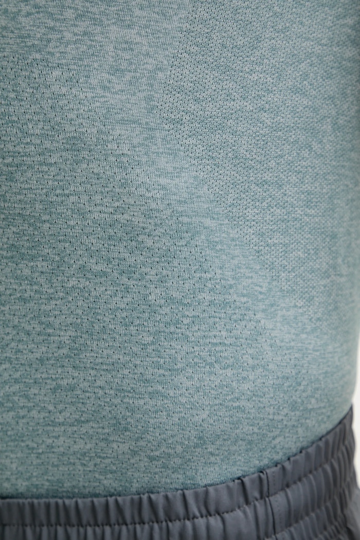 Under Armour t-shirt do biegania Seamless Stride 1375692 turkusowy