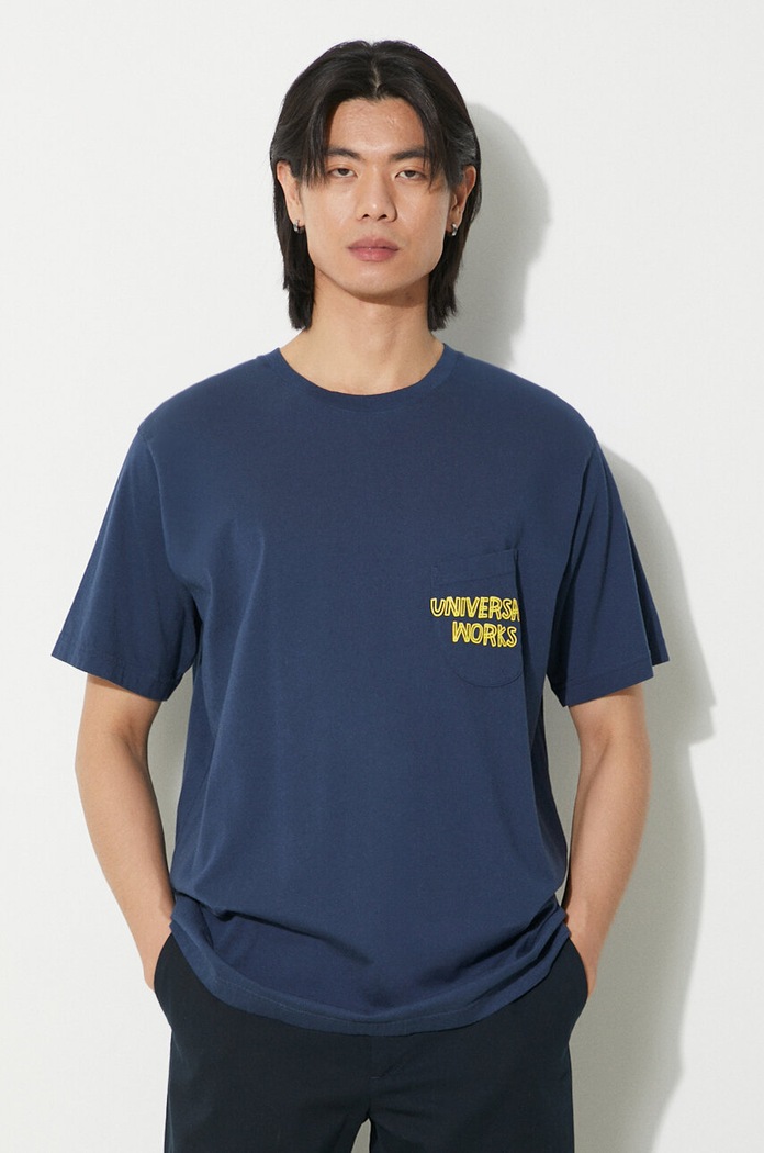 Βαμβακερό μπλουζάκι Universal Works Print Pocket Tee χαλαρό σκούρο μπλε 30611.NAVY