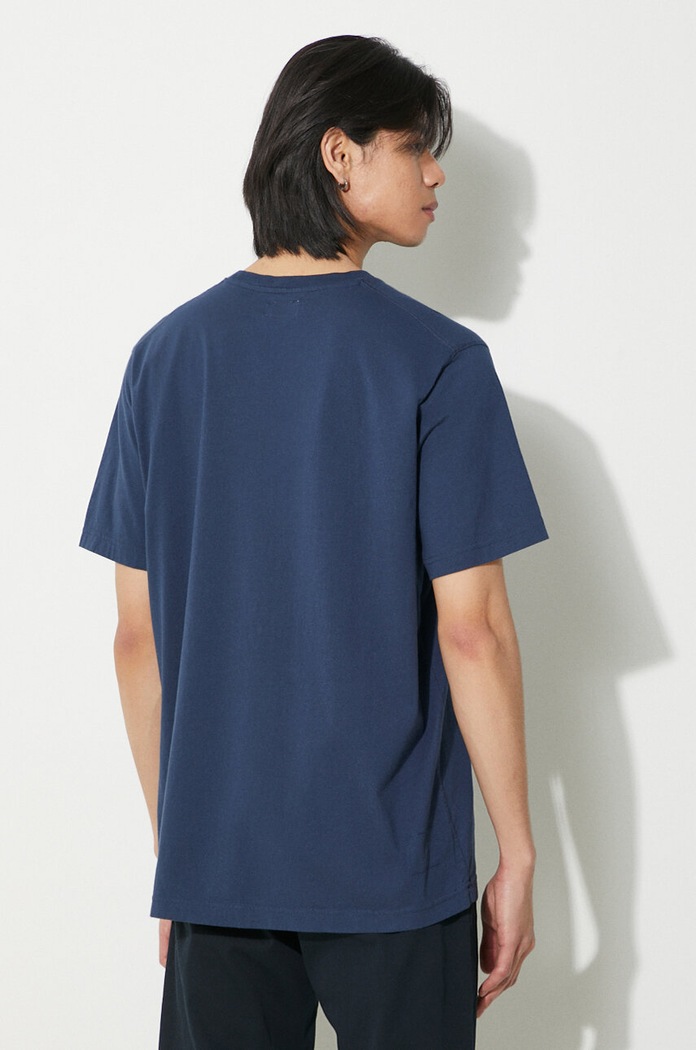 Ρούχα Βαμβακερό μπλουζάκι Universal Works Print Pocket Tee 30611.NAVY σκούρο μπλε