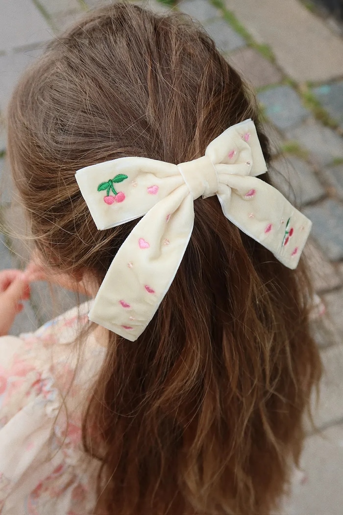 Sponka Konges Sløjd VELVET BOW PEARLY HAIR CLIP béžová KS103208