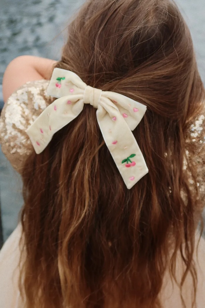 Sponka Konges Sløjd VELVET BOW PEARLY HAIR CLIP béžová KS103208
