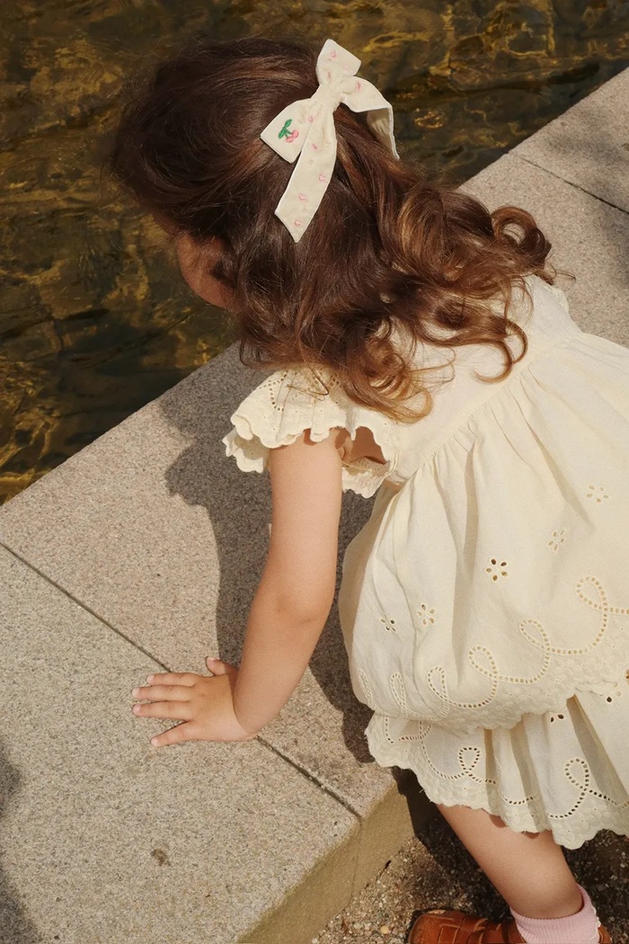 Sponka Konges Sløjd VELVET BOW PEARLY HAIR CLIP KS103208