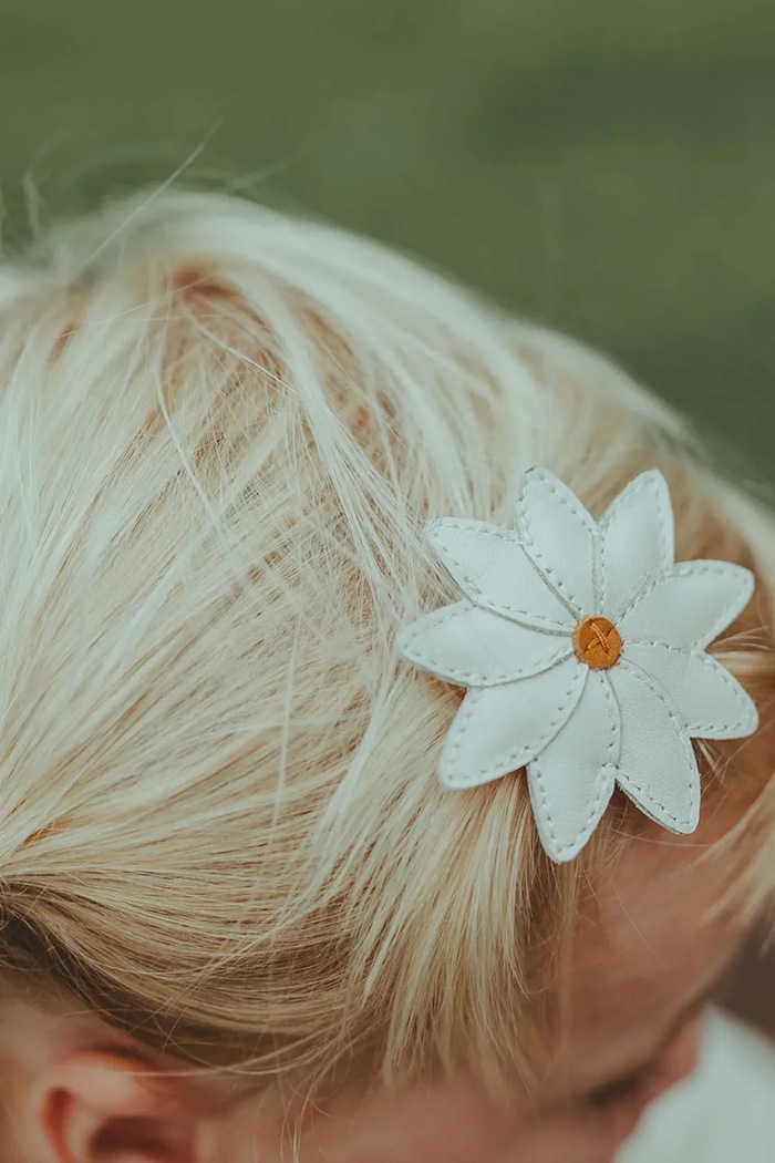 Donsje spinka do włosów dziecięca Zaza Fields Hairclip Daisy biały 6002005