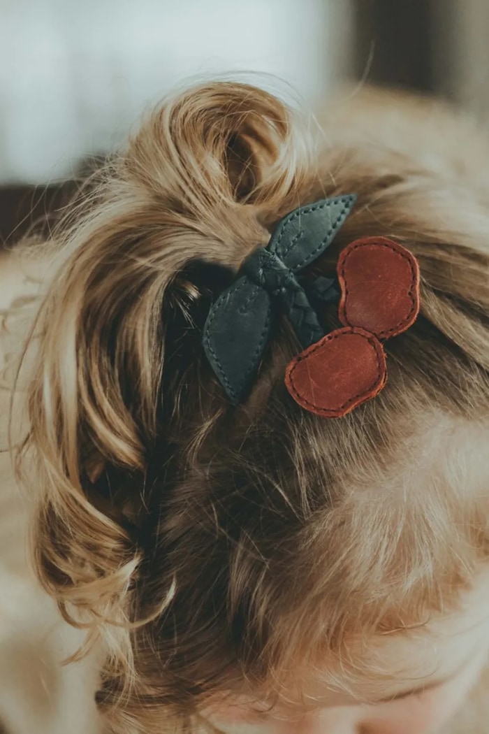Otroška sponka za lase Donsje Nanoe Fruit Hairclip Cherry rdeča 6007014