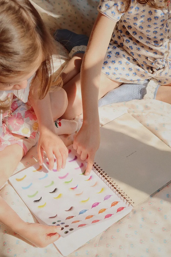 Konges Sløjd książeczka z naklejkami GLAM ME UP STICKER BOOK KS102869