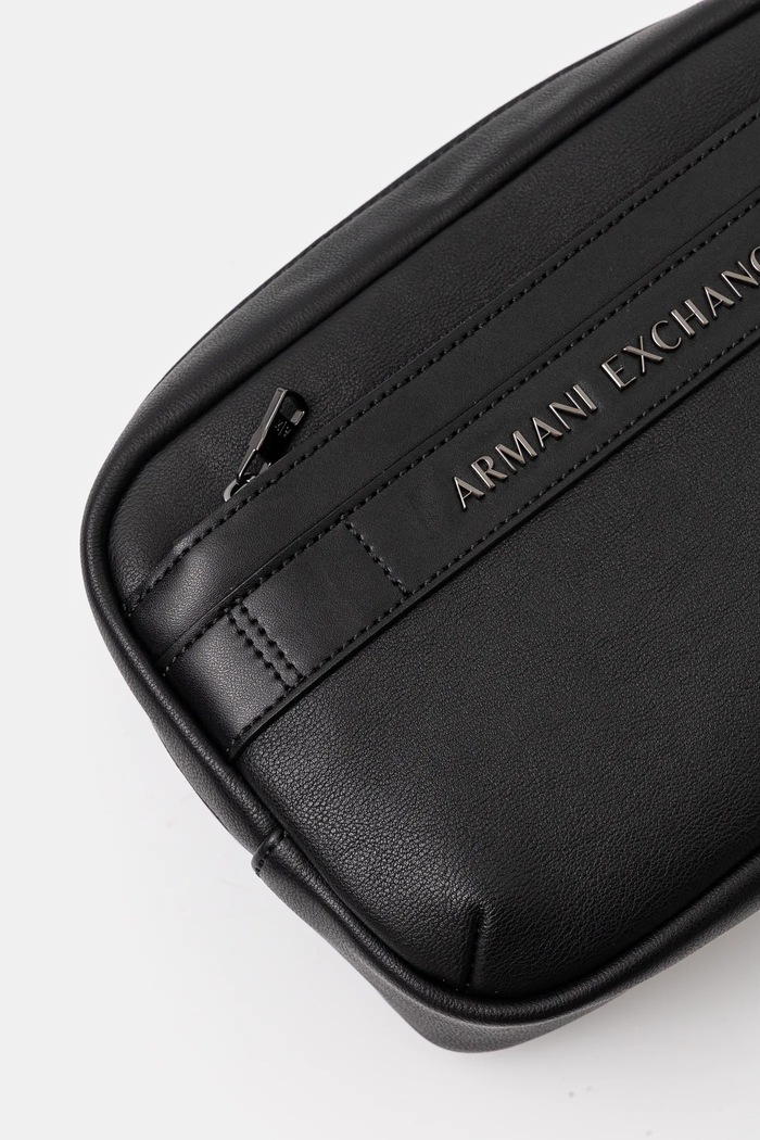 Armani Exchange kosmetyczka czarny XM000255.AF11925