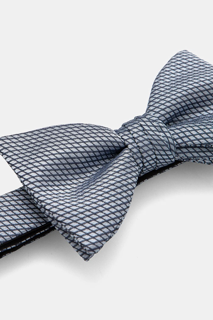 Hodvábny motýlik HUGO 50540127 modrá SS25