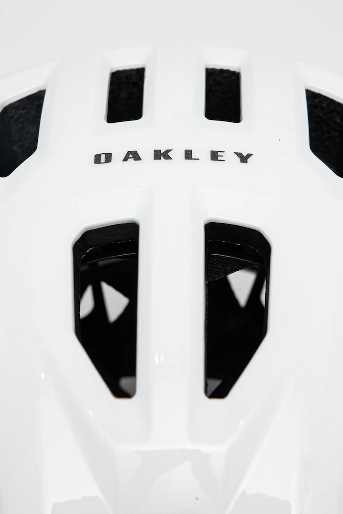 Oakley kolesarska čelada moška ARO3 Endurance FOS901301 bela
