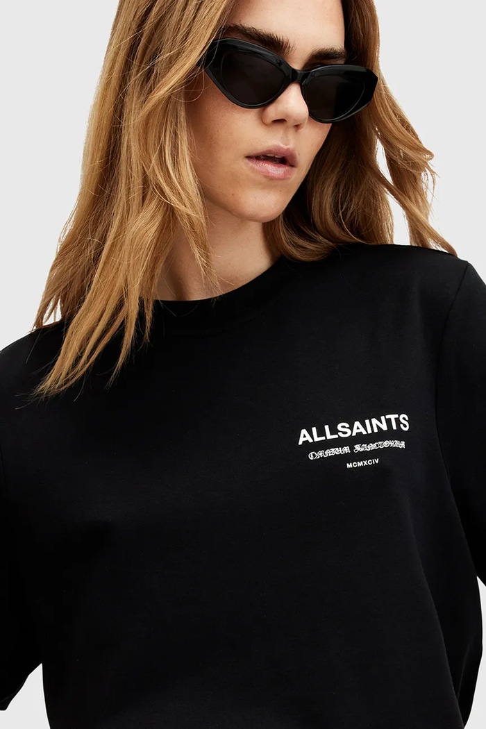 Памучна тениска AllSaints OMNIUM LISA черен W137JB