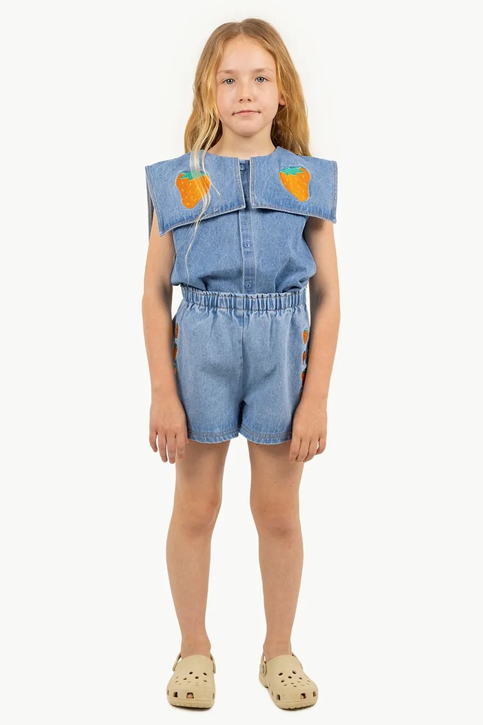 Παιδική μπλούζα από denim Tinycottons STRAWBERRIES BLOUSE μπλε SS25.248