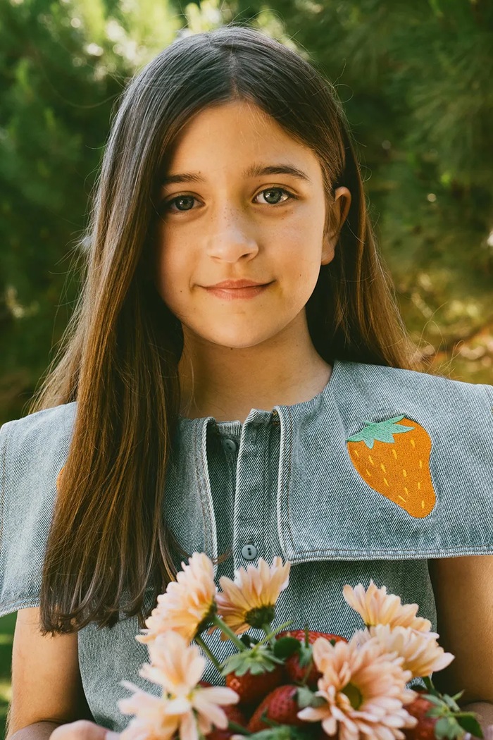Παιδική μπλούζα από denim Tinycottons STRAWBERRIES BLOUSE SS25.248
