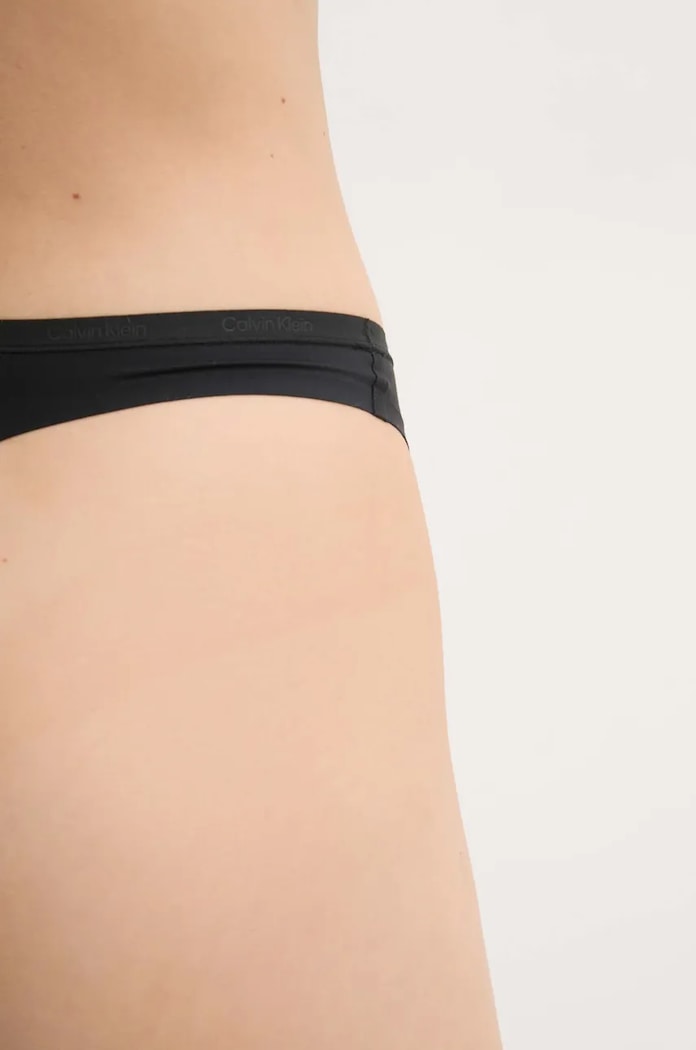 Calvin Klein Underwear tanga fekete LV00QF7820