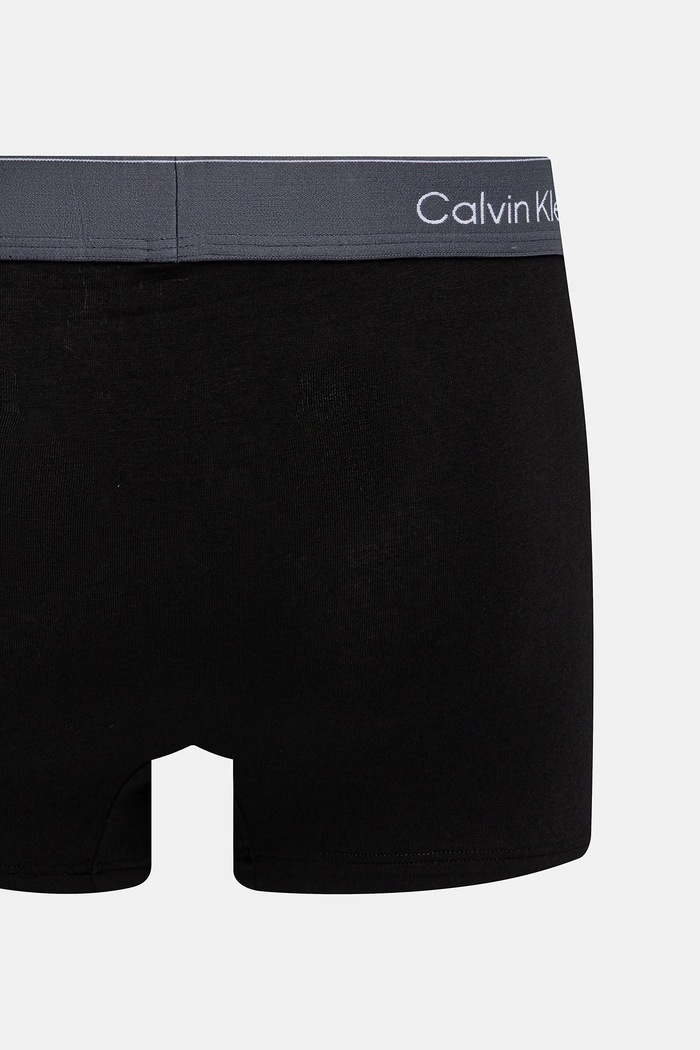 Calvin Klein Underwear priliehavé boxerky pánske 3-pak LV00NB4389 čierna