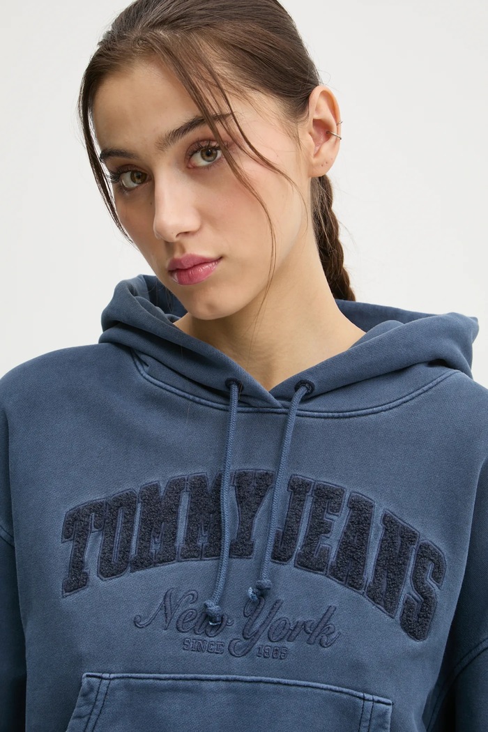 Tommy Jeans bluza bawełniana niebieski DW0DW19413