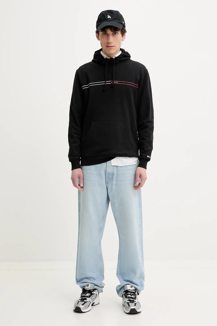 Pamučna dukserica Tommy Jeans DM0DM20847 crna SS25