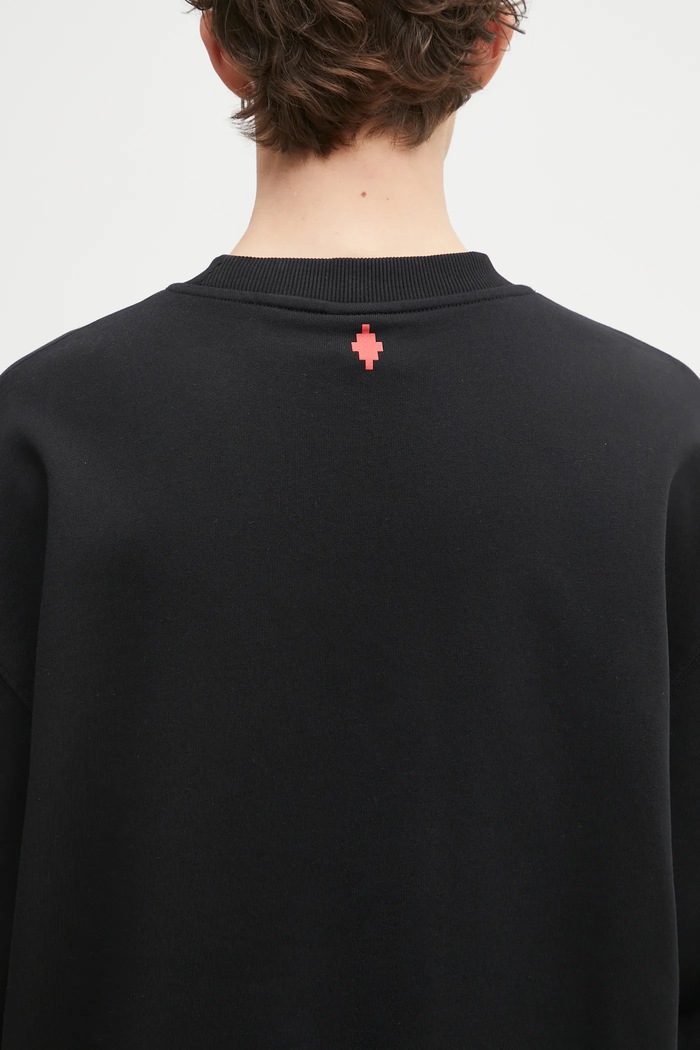 Marcelo Burlon bluza bawełniana County Flame Boxy Crewneck Black Red czarny CMBA09CS25FLE0051025