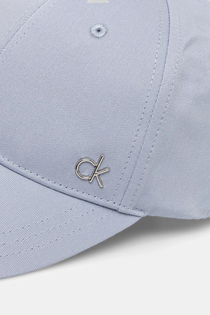 Bavlnená šiltovka Calvin Klein K60K613102 modrá SS25