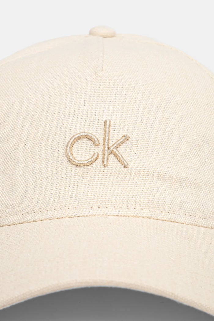 Calvin Klein czapka z daszkiem lniana K60K613118 beżowy SS25