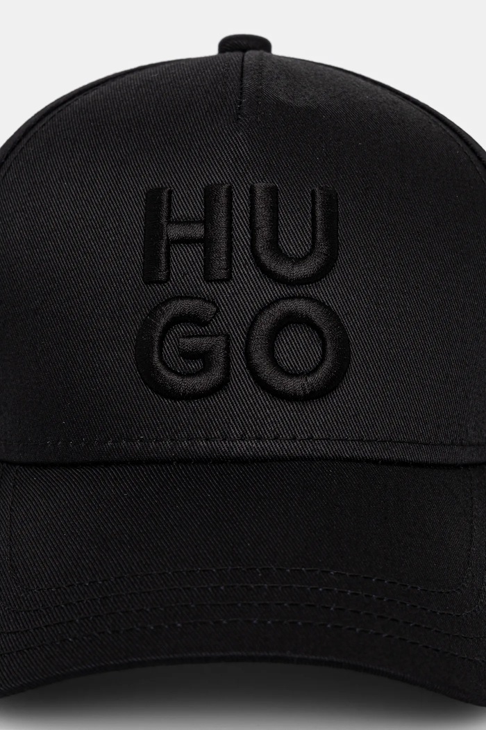 Bavlněná baseballová čepice HUGO Jude-Stacked 50533409 černá SS25