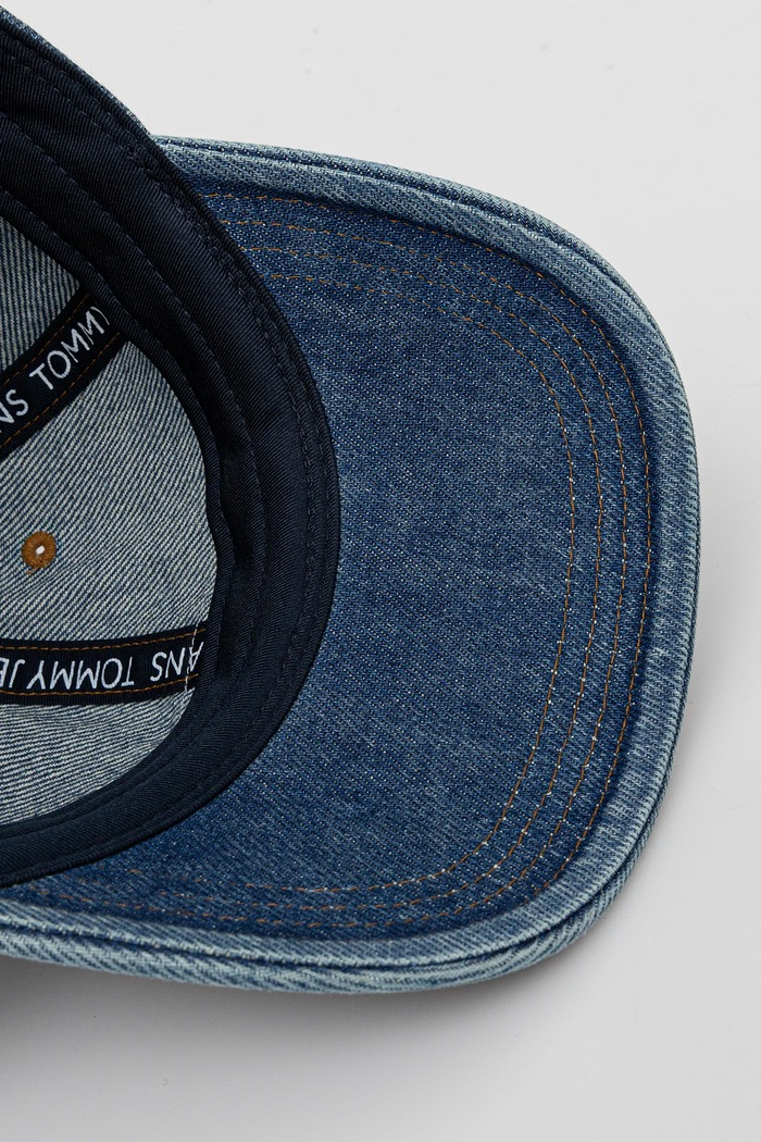 Tommy Jeans czapka z daszkiem jeansowa niebieski AM0AM13288