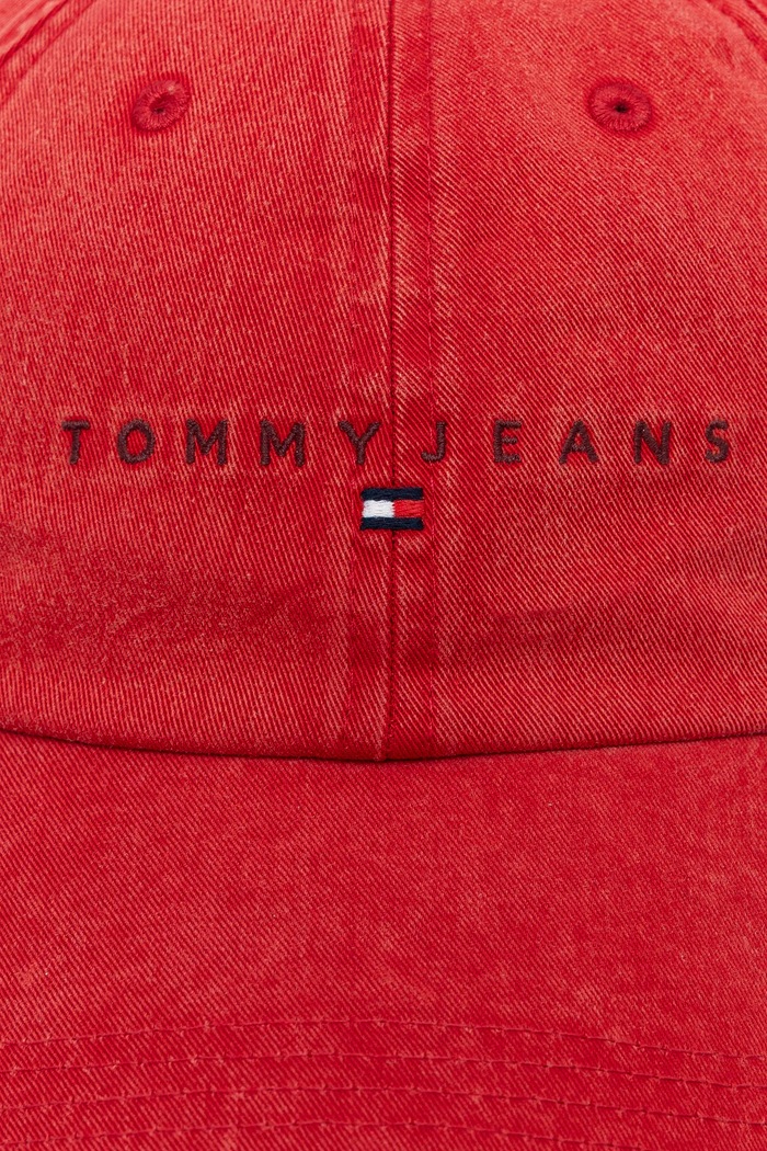 Pamučna kapa sa šiltom Tommy Jeans AM0AM13355 crvena SS25