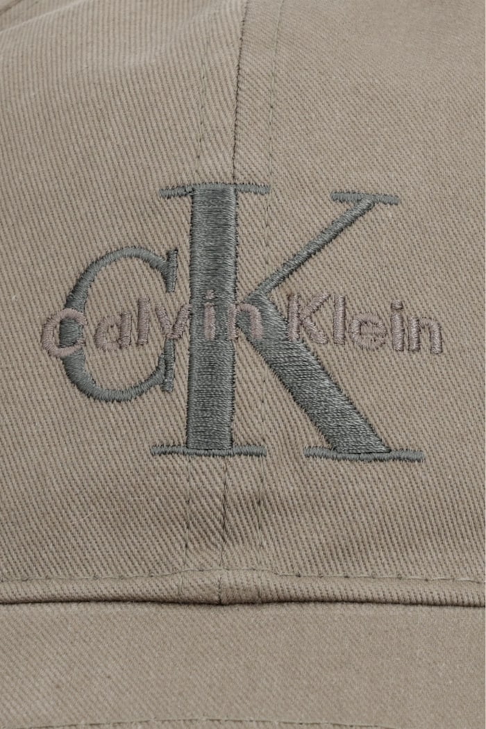Calvin Klein Čiapka so šiltom pánska bavlnená LV04G5004G zelená SS26