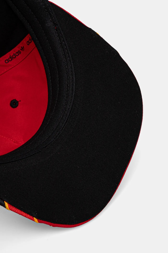Kapa sa šiltom adidas Originals FLATBRIM CAP crvena JW3989
