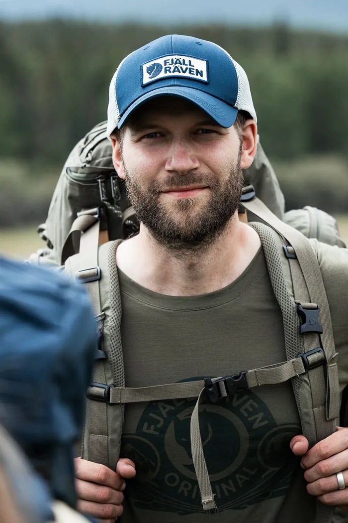 Kapa s šiltom Fjallraven Langtradarkeps mornarsko modra F13100182