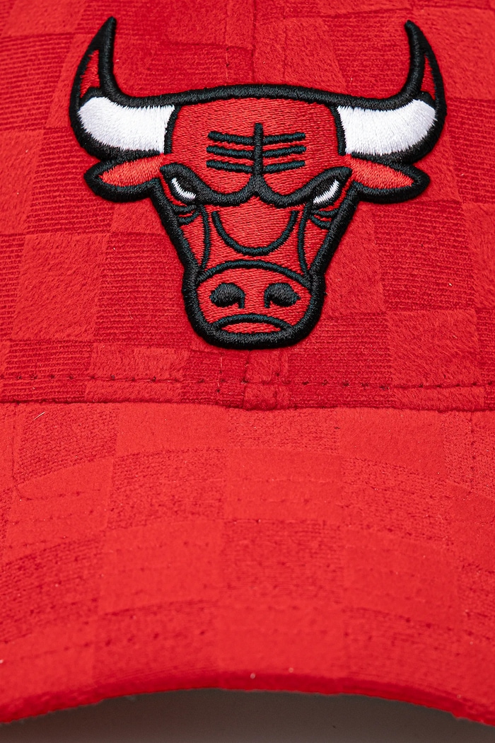Velúrová bejzbalová čiapka New Era Tonal Check 940 Bulls 60595441 červená SS25