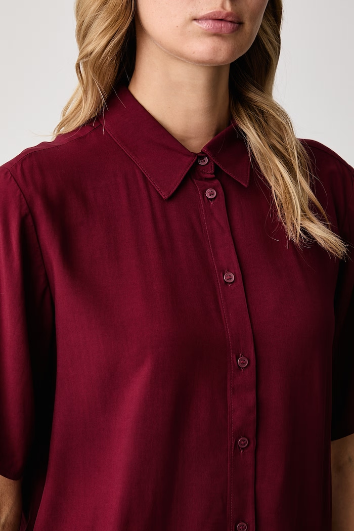 United Colors of Benetton Košile dámská z viskózy 5WPWDQ0B1 burgundské SS26