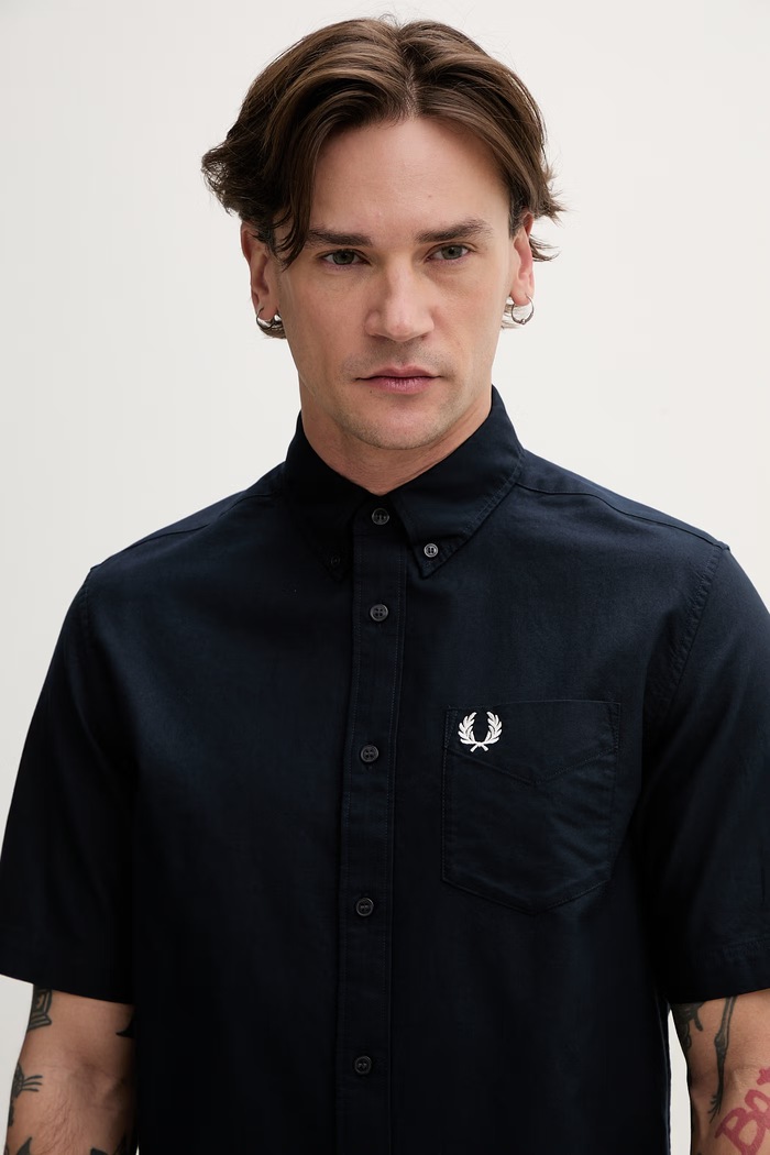 Bombažna srajca Fred Perry mornarsko modra M8730.608