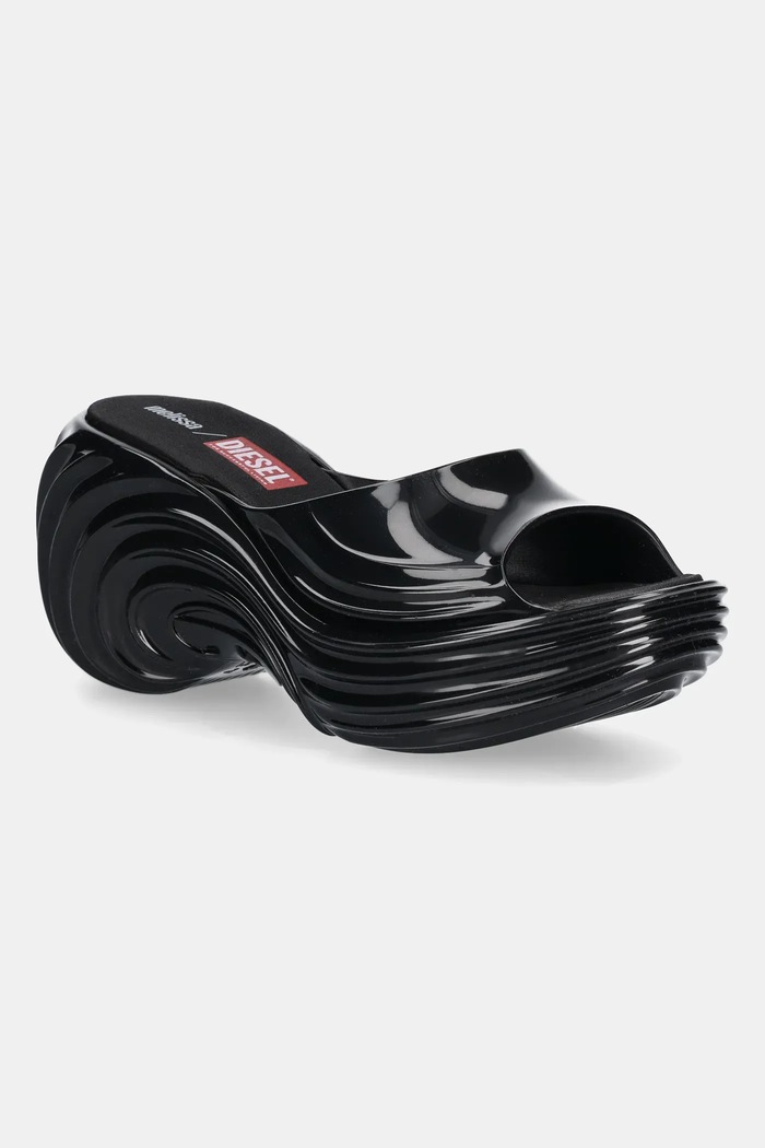 Παντόφλες Melissa MELISSA PLATFORM DIESEL AD ίσια πλατφόρμα μαύρο M.36152