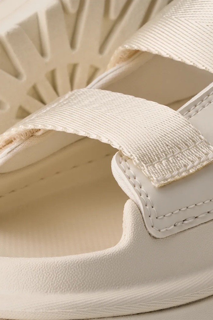 Хлопчик Шльопанці UGG GOLDENGLOW SLIDE 1166513K бежевий