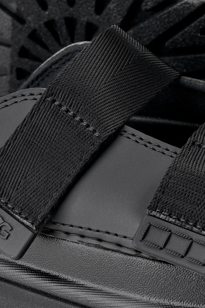 Chlapec Šľapky UGG GOLDENGLOW SLIDE 1166513K čierna